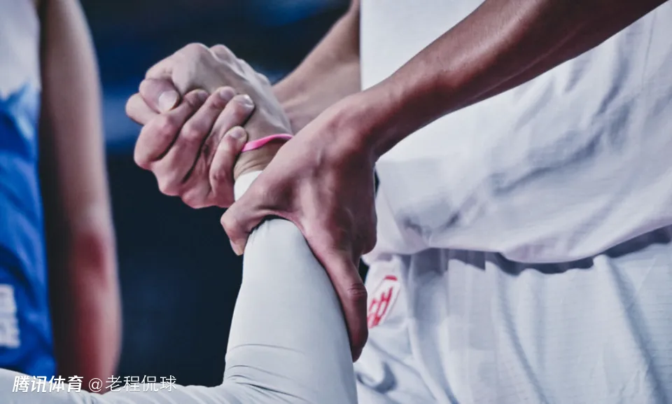 8868体育热点聚焦:媒体人|合理怀疑有CBA球队更衣室出问题 可能不止一支